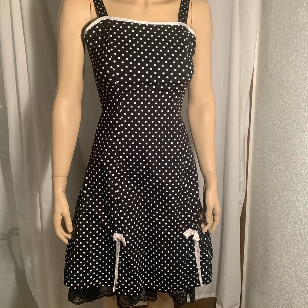 WOMENS SIZE 5 BLACK WHITE POLKA DOT SLEEVELESS ZIP BACK LACE BOTTOM DRESS